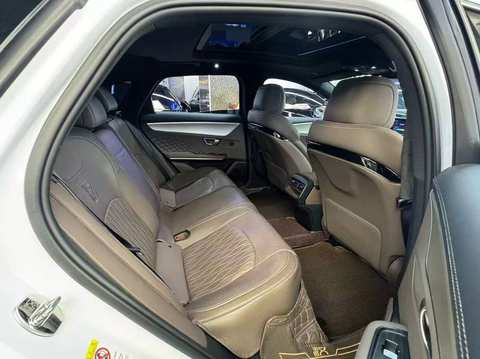 BYD Han EV photo 3
