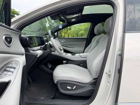 Photo du BYD Sealion 6 2